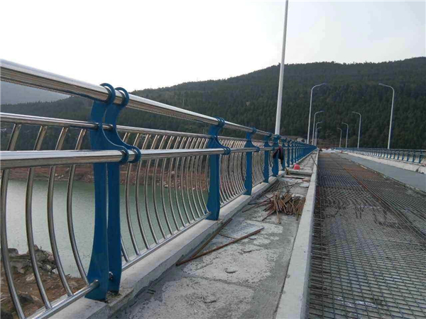 南川不锈钢桥梁护栏的特点及其在桥梁安全中的重要作用
