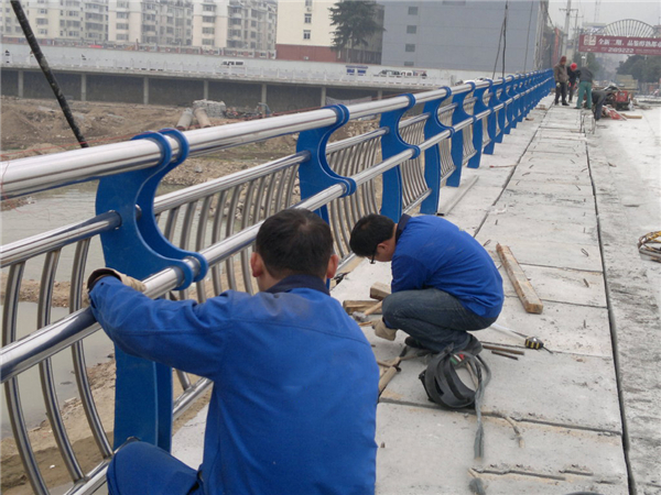 南川不锈钢河道护栏的特性及其在城市景观中的应用