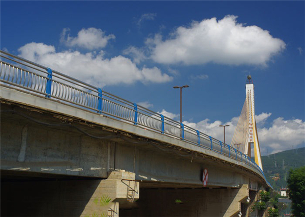 南川不锈钢桥梁护栏常见问题及其解决方案